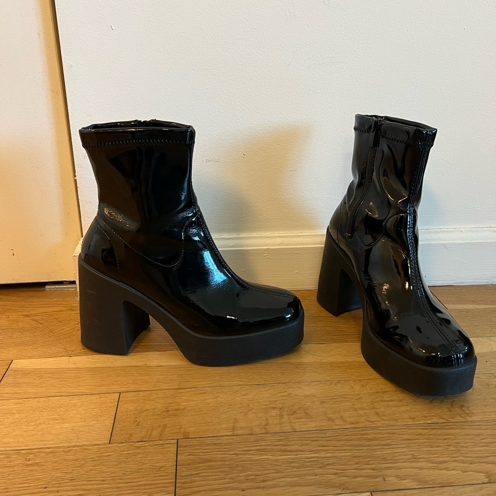 Steve Madden Glossy Vegan Leather Chunky Black Heeled Boots - Picture 3 of 6